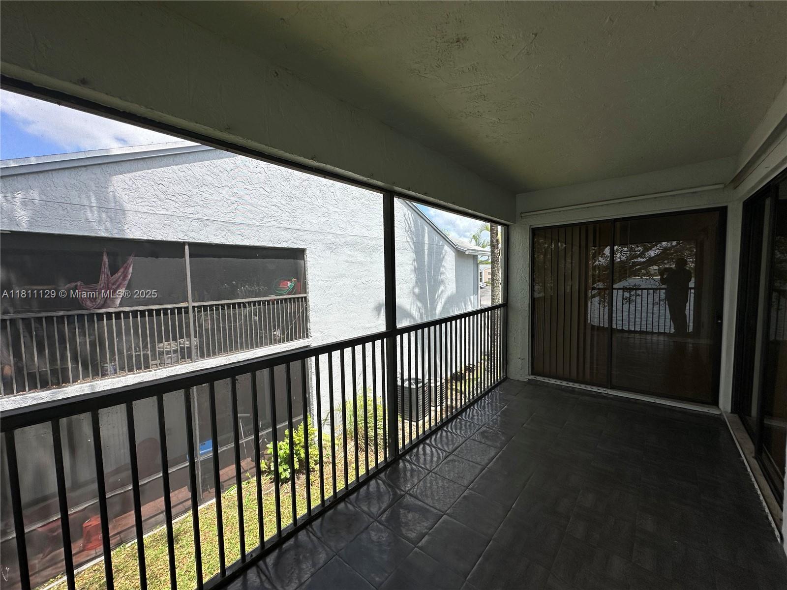 LAKESHORE CONDO 10 - Residential