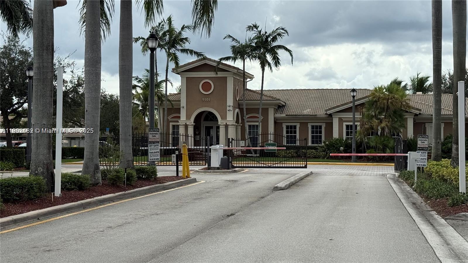 HAMPTON HILLS CONDO - Residential