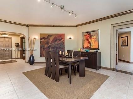 DORAL ISLES - Residential