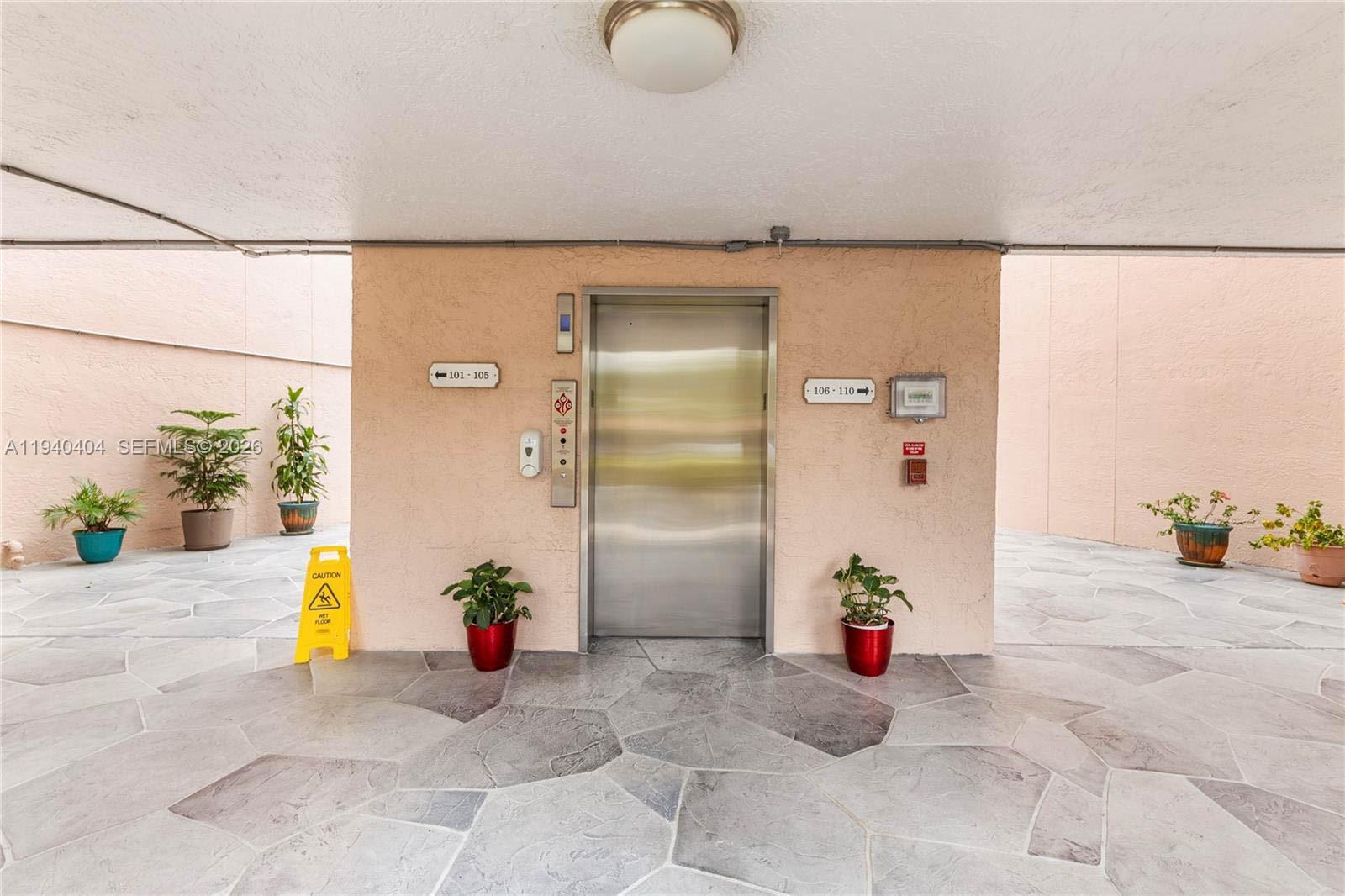 SUNRISE LAKES 200 CONDO - Residential