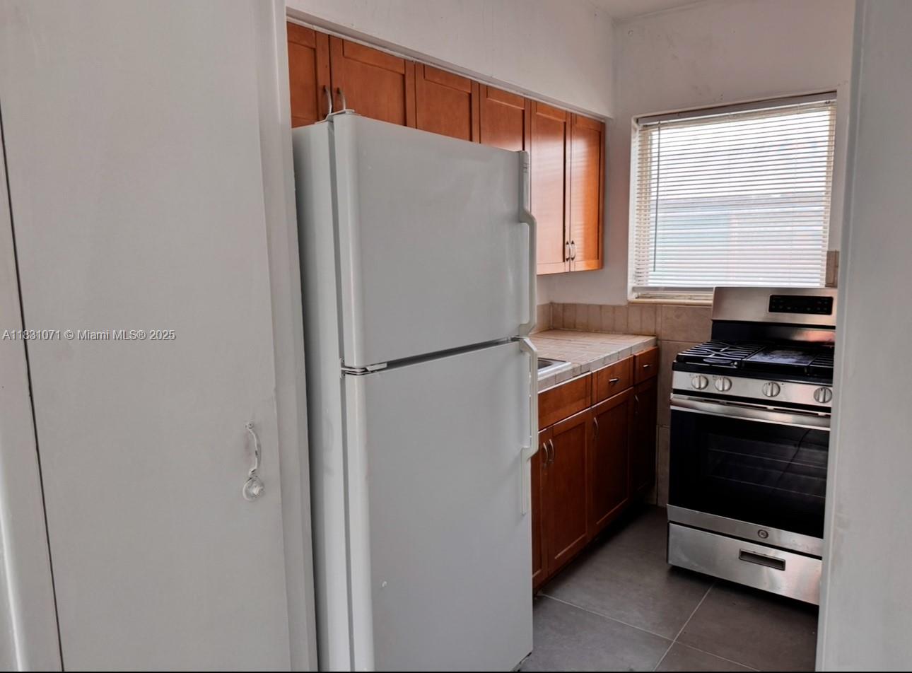 Amazing Studio - Apartment in this Beautiful Garden Community. Located between two Beachfront Parks Steps to the Beautiful South Bech and Lincoln Road . Enjoy the Sunset and Relax in the Beach. FAST APPROVAL, First Month, Last, and Security Deposit to move in . NO Eviction or Criminal Background. Easy to Show!!