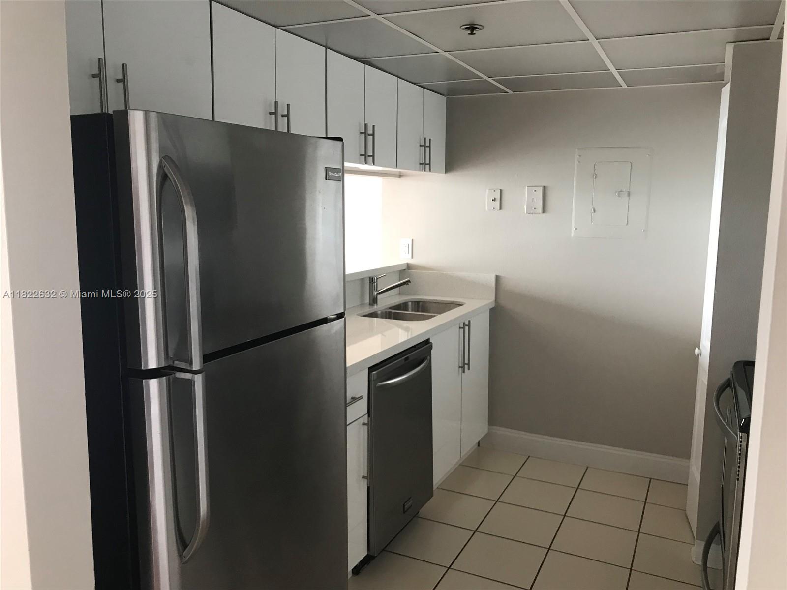 Property for Sale at 7601 E Treasure Dr 2114, North Bay Village, Miami-Dade County, Florida - Bedrooms: 2 
Bathrooms: 2  - $445,000