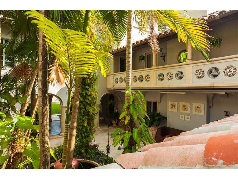 THE MOORINGS - Residential