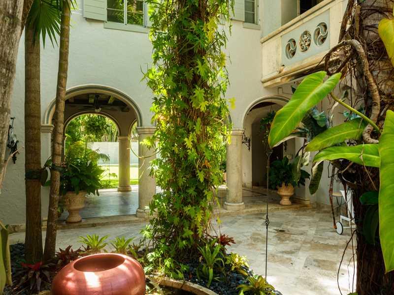 THE MOORINGS - Residential