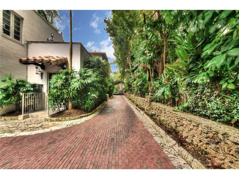 THE MOORINGS - Residential