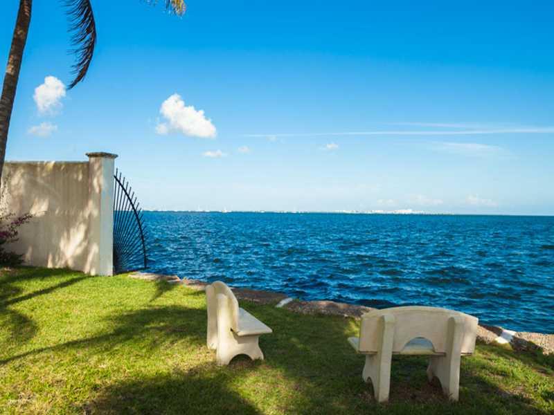 THE MOORINGS - Residential