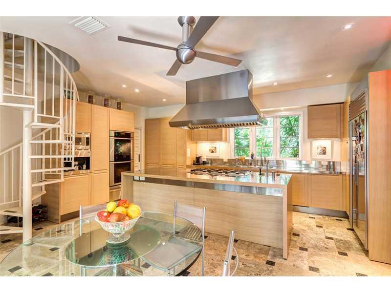 THE MOORINGS - Residential