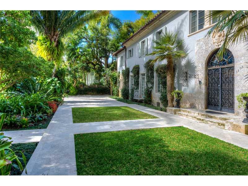 THE MOORINGS - Residential