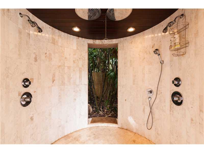 THE MOORINGS - Residential