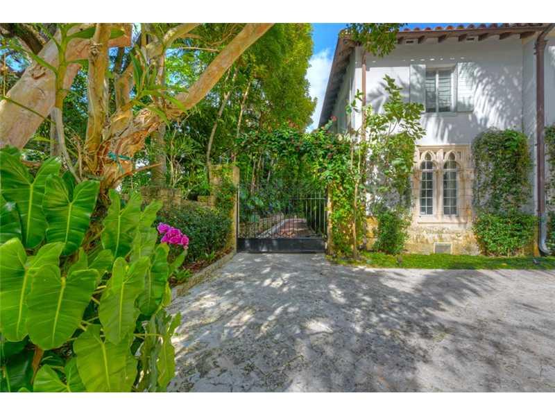 THE MOORINGS - Residential