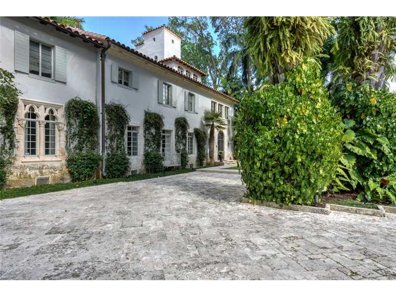 THE MOORINGS - Residential