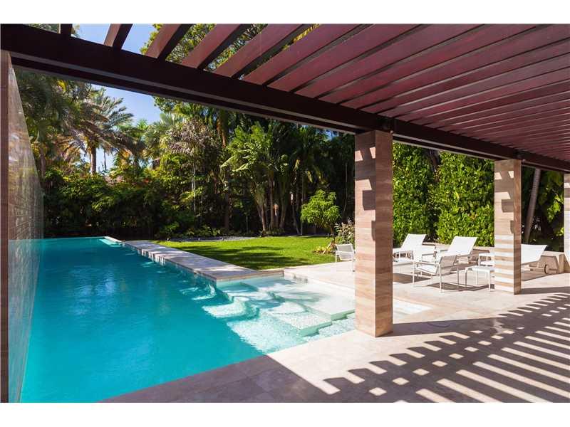 THE MOORINGS - Residential