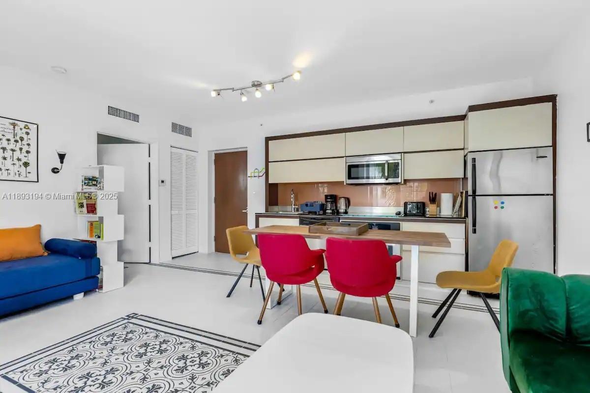 ARTECITY GOVERNOR CONDO - Residential Lease
