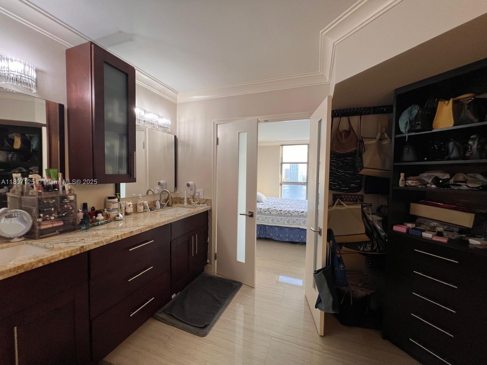 MYSTIC POINTE TOWER 500 C - Residential