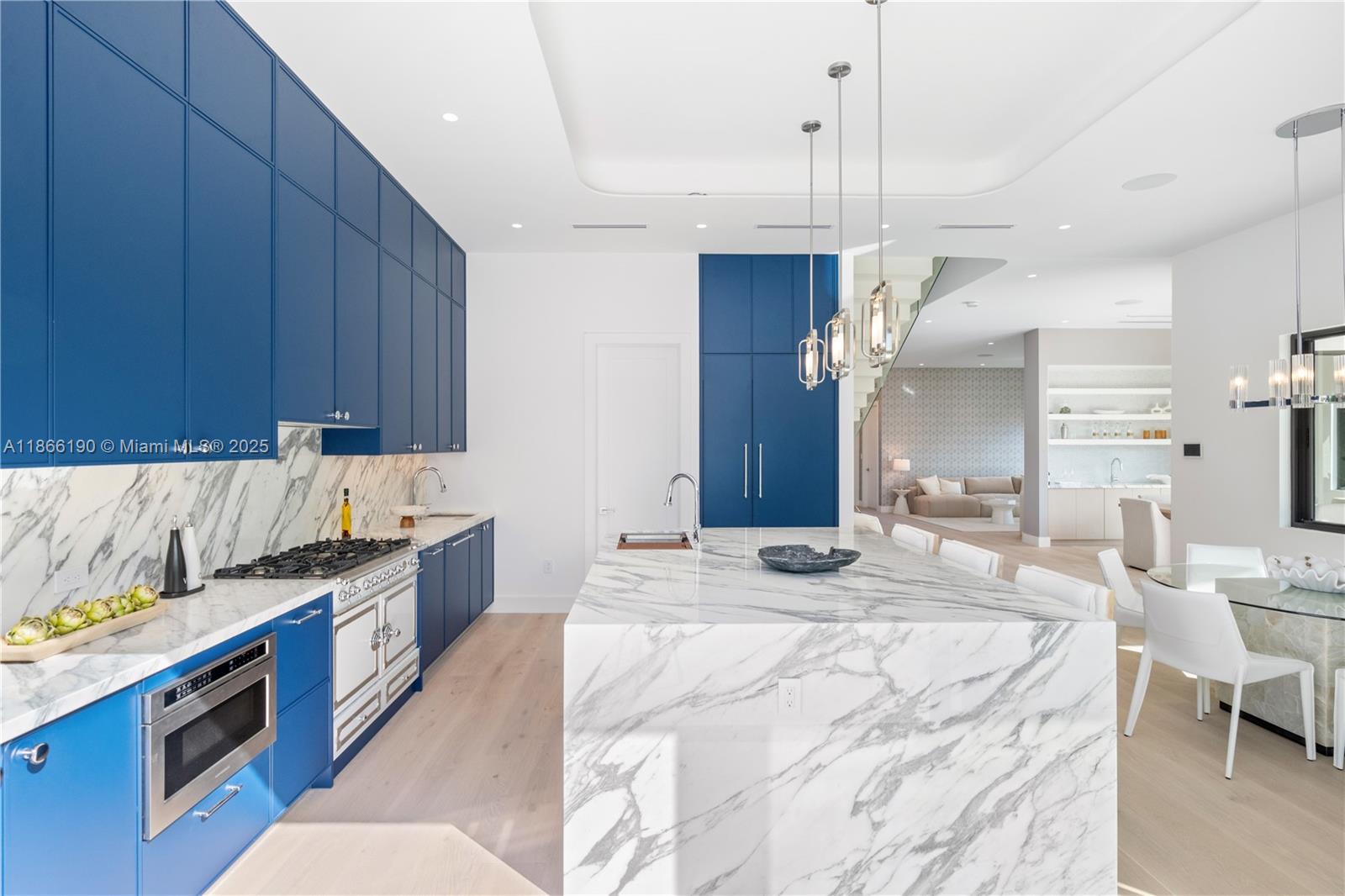 ALTOS DEL MAR NO 4 - Residential