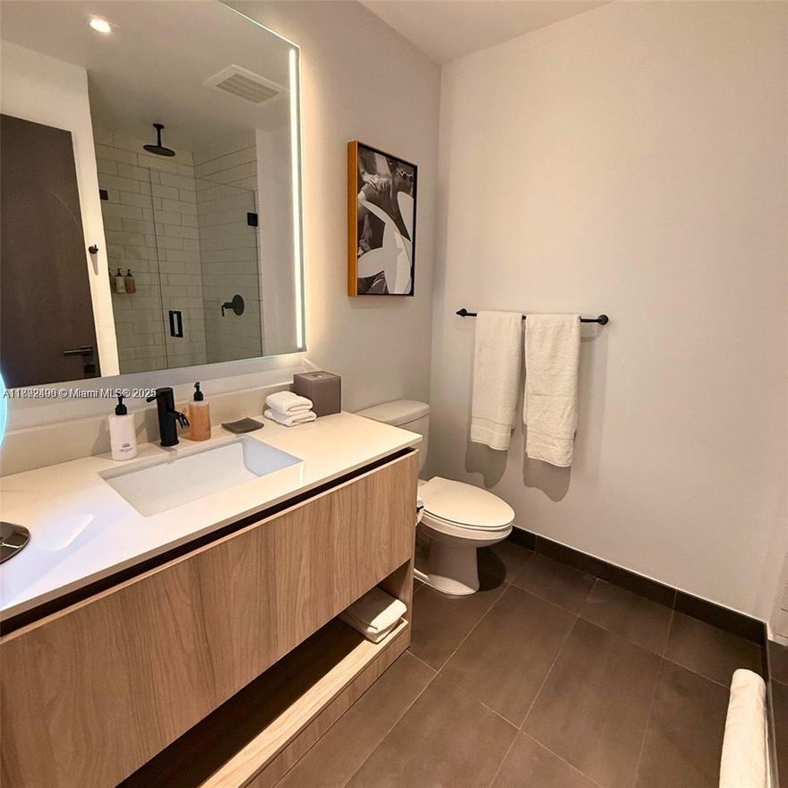 Beautiful fully furnished studio at The Elser with stunning Biscayne Bay views! Modern 443 sq. ft. residence featuring open layout, sleek kitchen, washer/dryer, and turnkey furniture package. Prime Downtown Miami location steps from Miami Worldcenter, shops, and dining. Enjoy luxury amenities—bayview pool, gym, coworking spaces, lounge & 24/7 concierge. Short-term rentals allowed. Motivated seller!