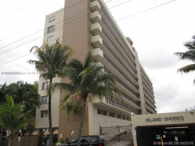 Two bedroom/Two bath corner unit includes Two parking spaces in the rental price located across from Oleta River State Park, east of Biscayne Blvd.
Excellent location with access to Highways! Walking distance to restaurants, shopping malls, parks, beaches and more.
