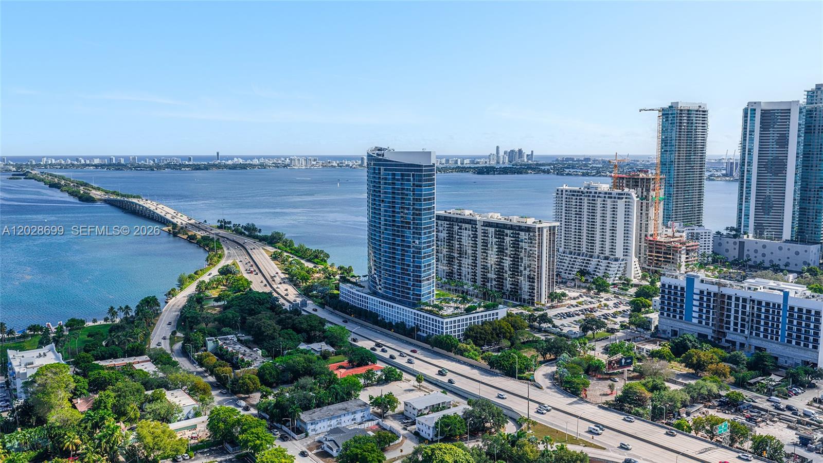 BLUE CONDO - Residential