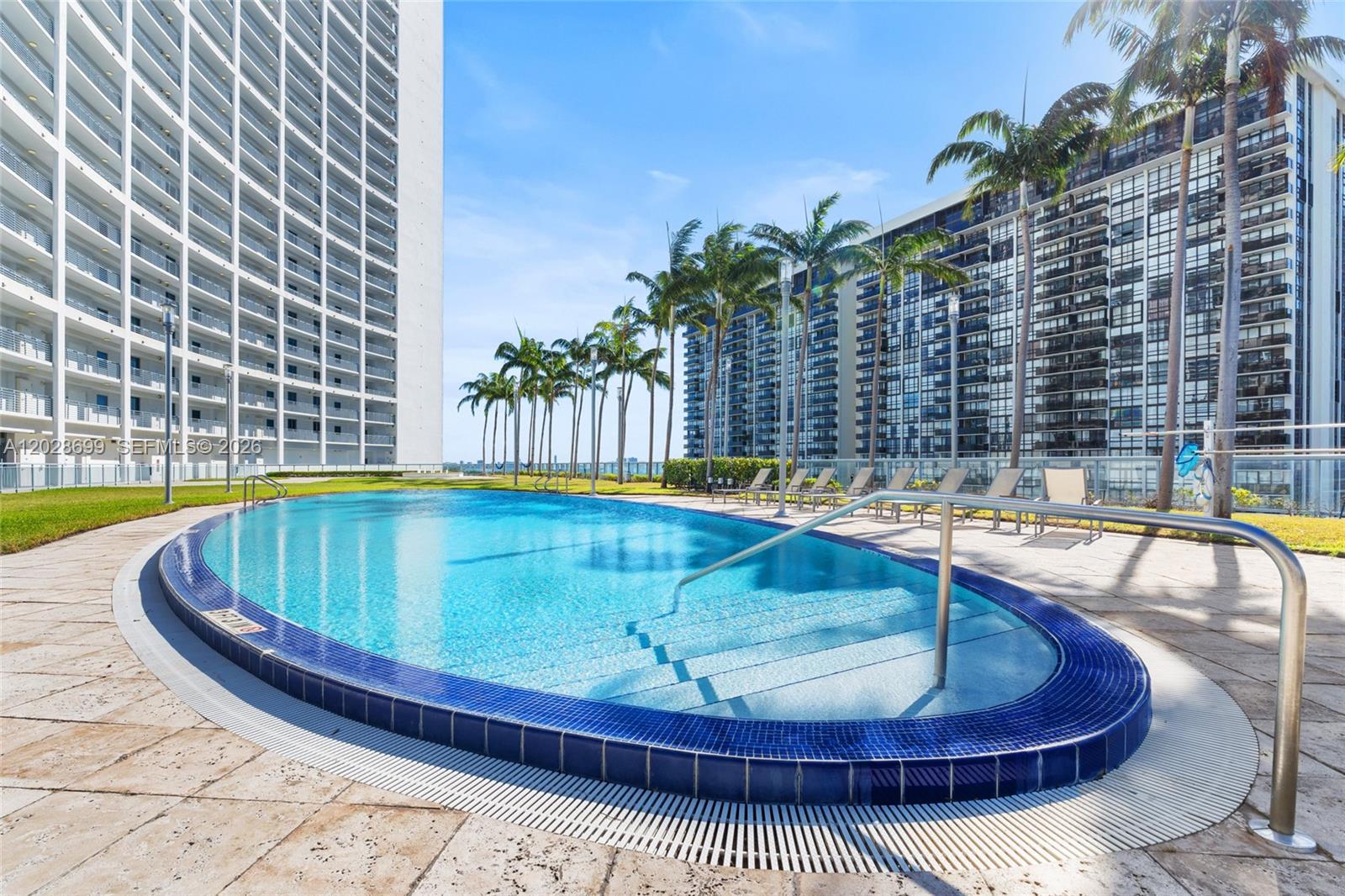 BLUE CONDO - Residential