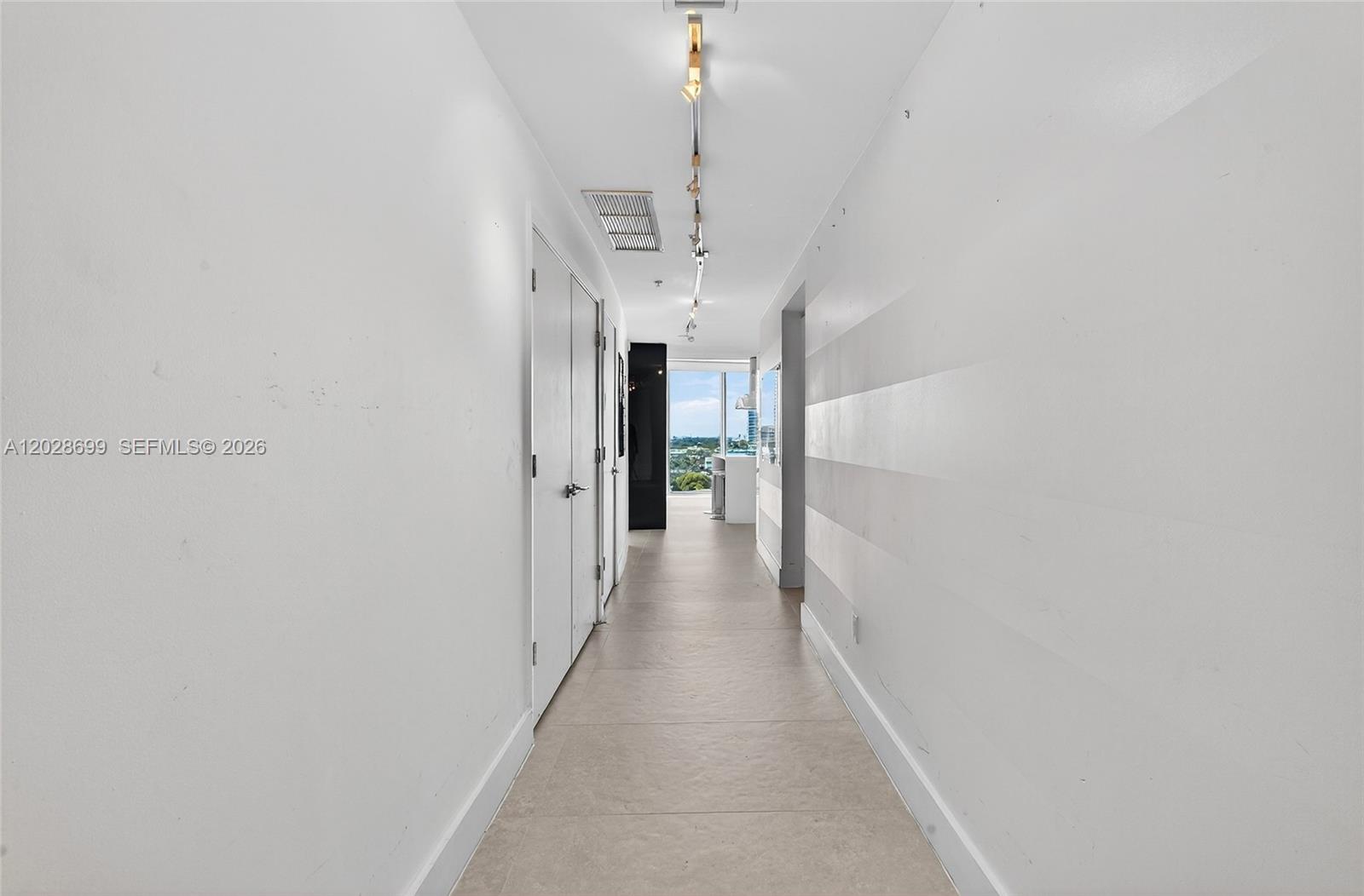 BLUE CONDO - Residential