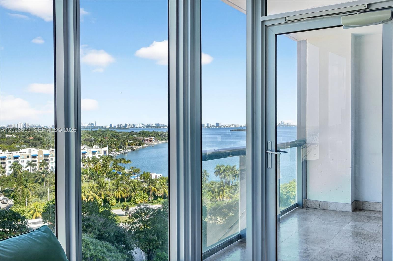 BLUE CONDO - Residential