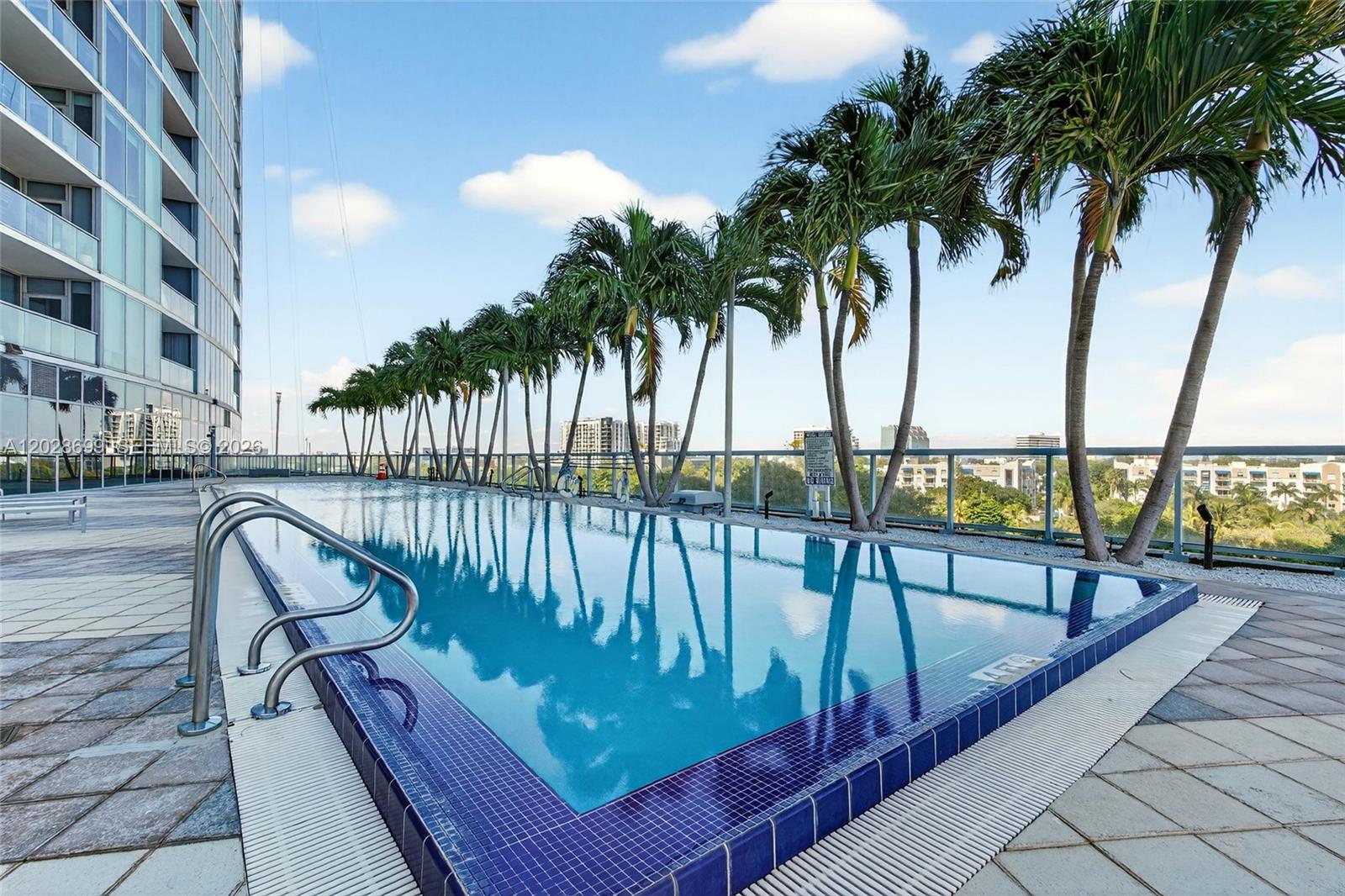 BLUE CONDO - Residential