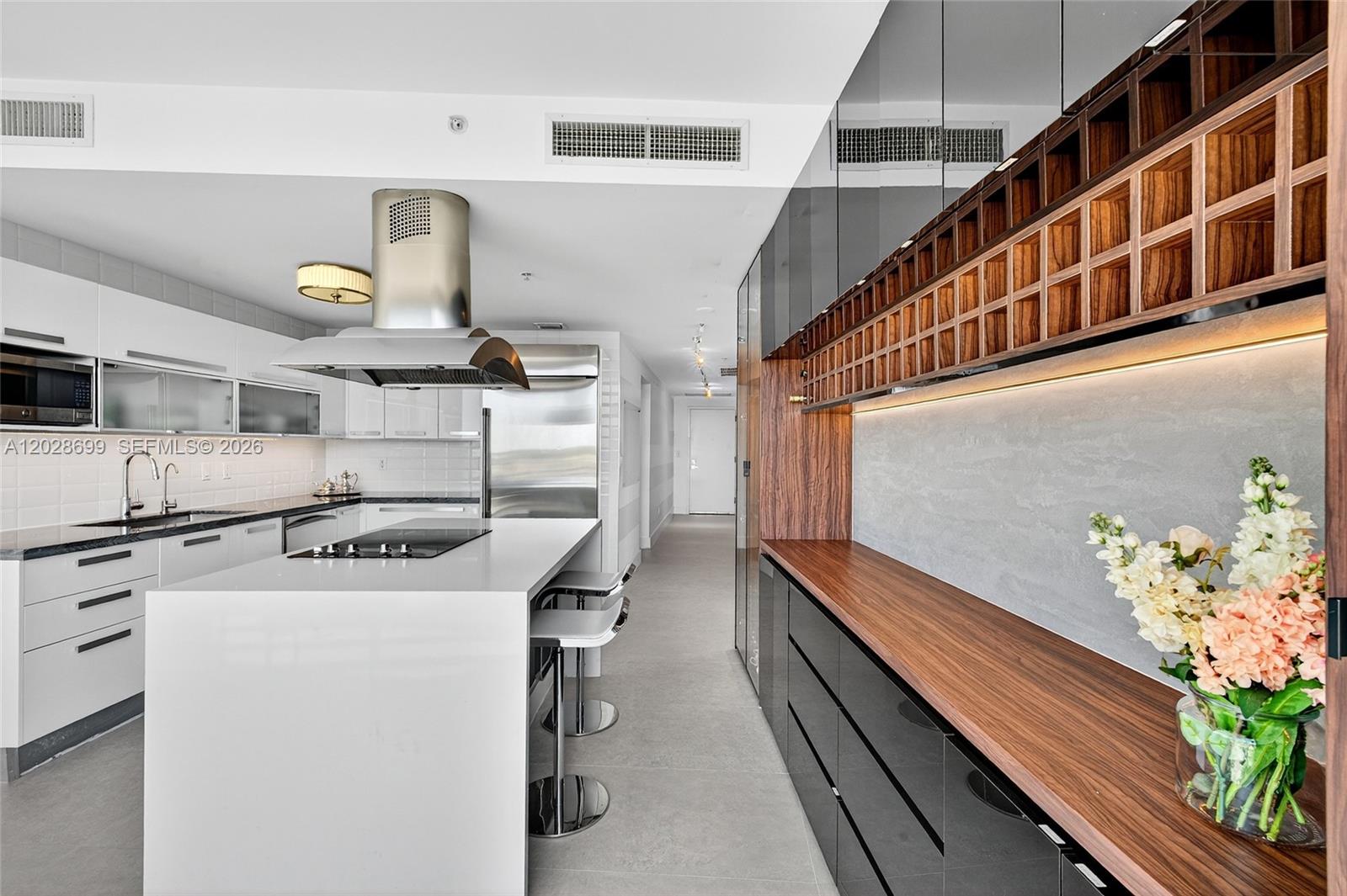 BLUE CONDO - Residential
