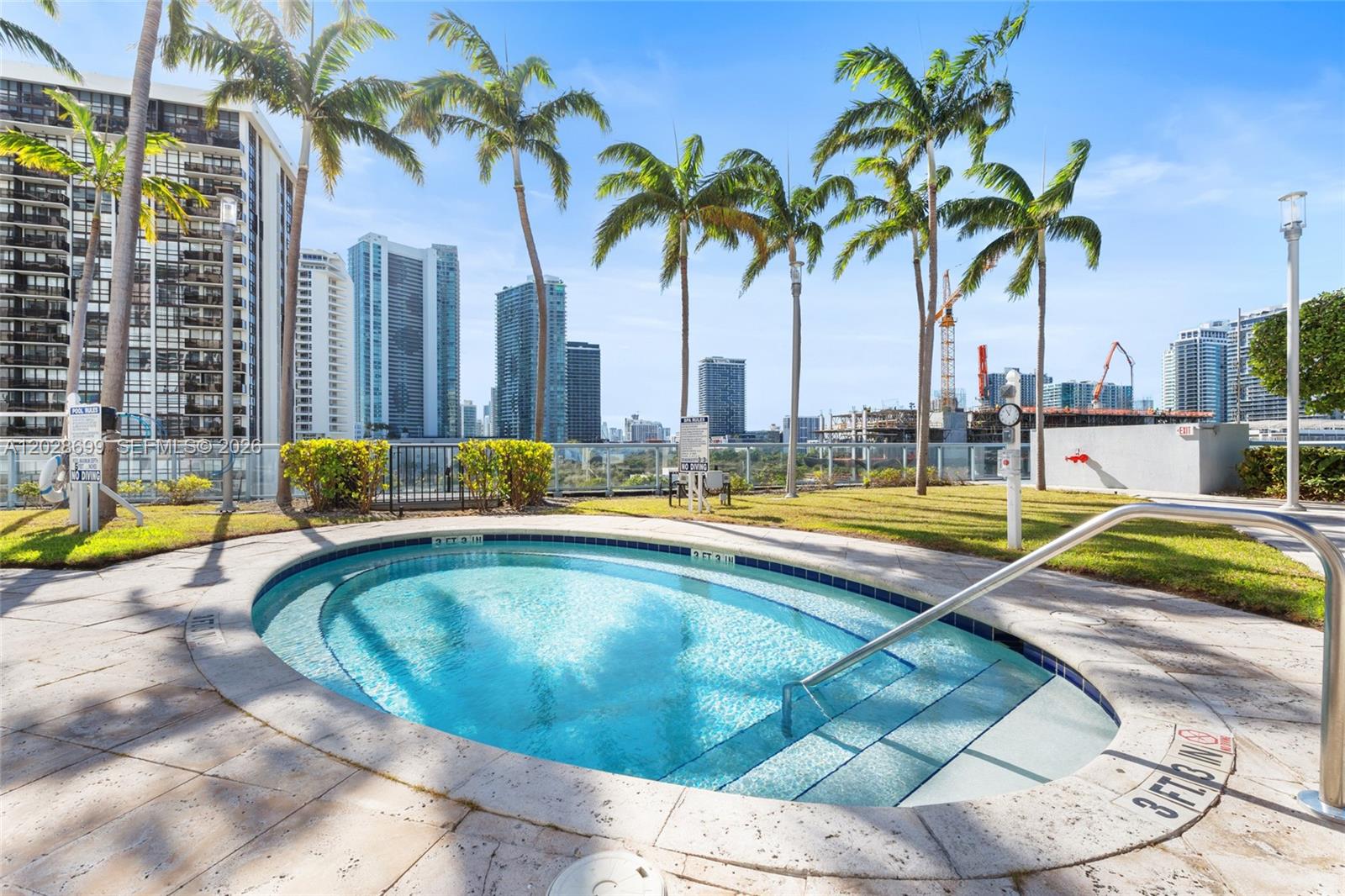 BLUE CONDO - Residential