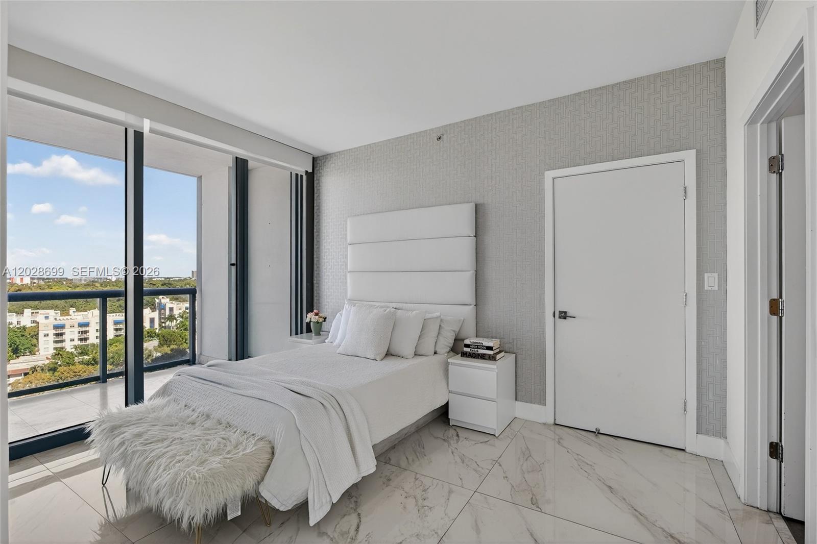 BLUE CONDO - Residential