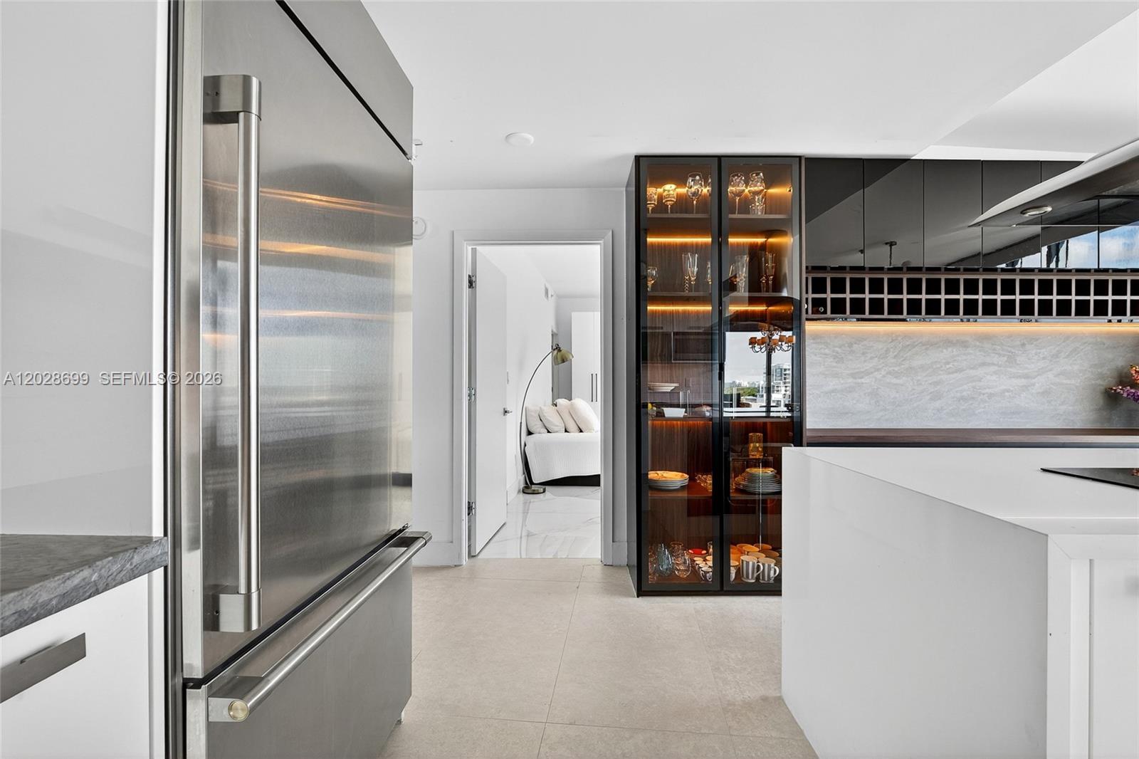 BLUE CONDO - Residential