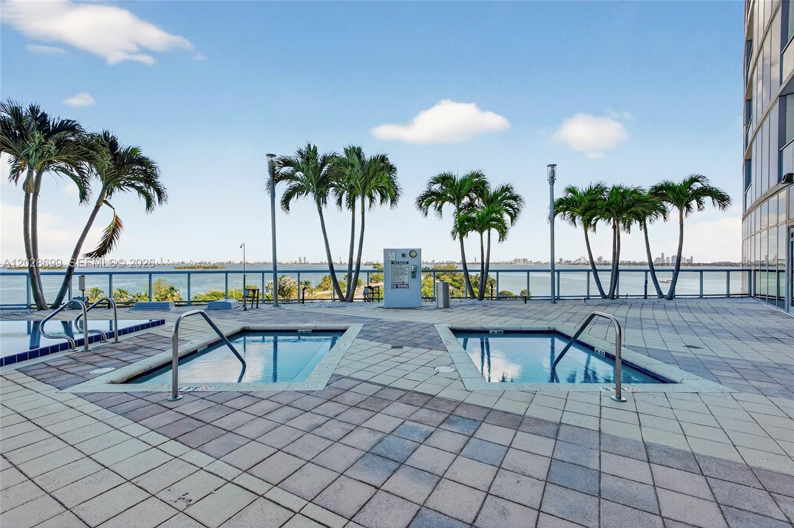 BLUE CONDO - Residential
