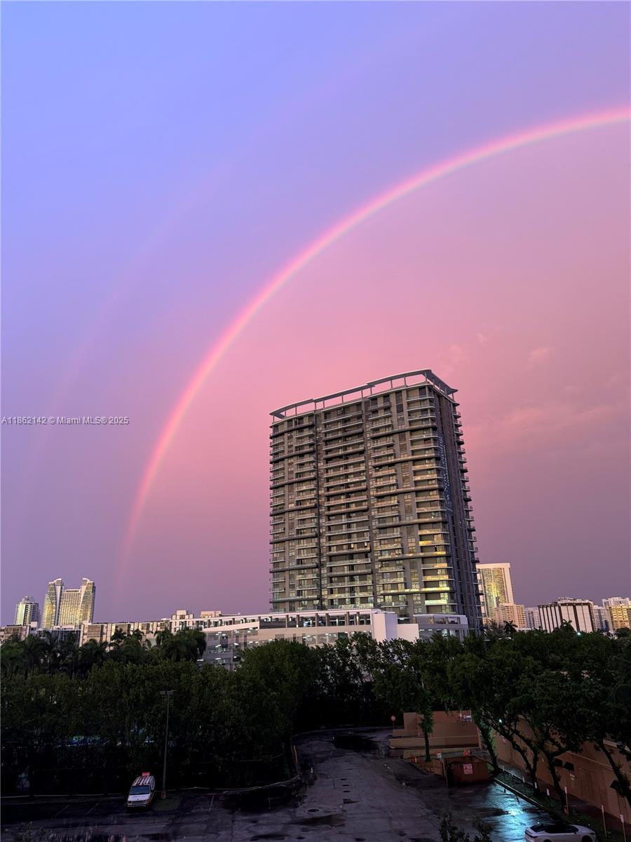 DUO CONDOMINIUM EAST - Residential