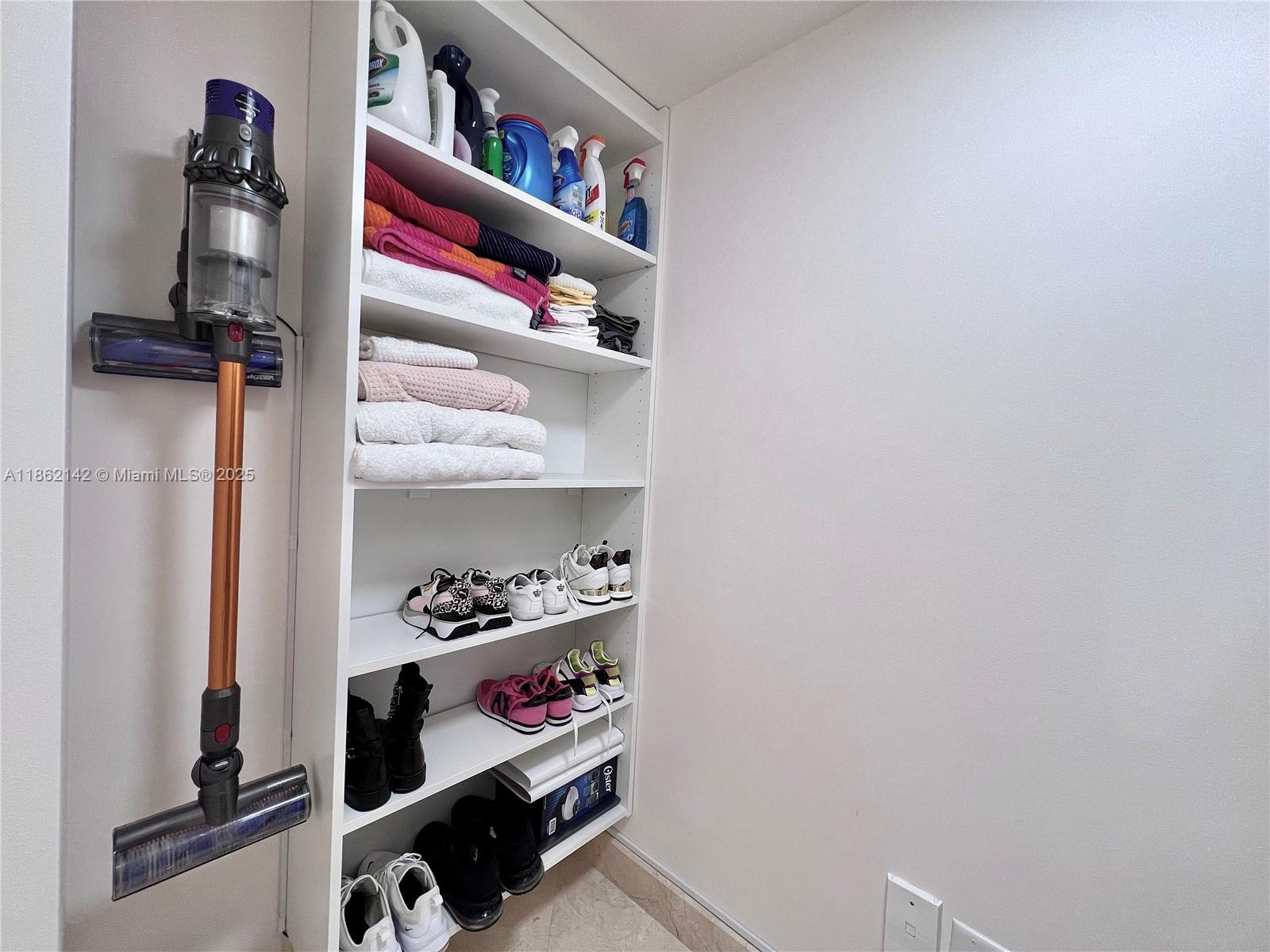 DUO CONDOMINIUM EAST - Residential