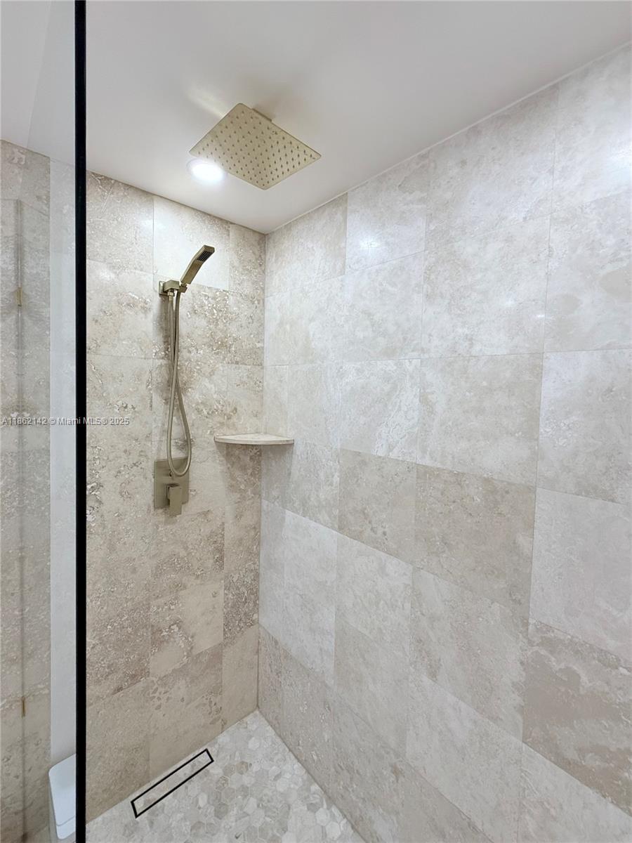 DUO CONDOMINIUM EAST - Residential