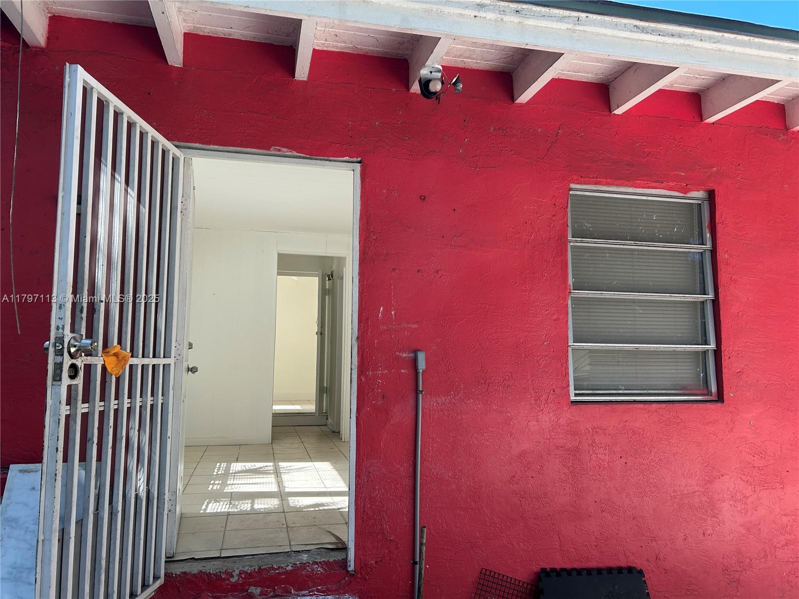 Rental Property at 4121 Nw 11th Pl 2, Miami, Broward County, Florida - Bedrooms: 1 
Bathrooms: 1  - $1,150 MO.