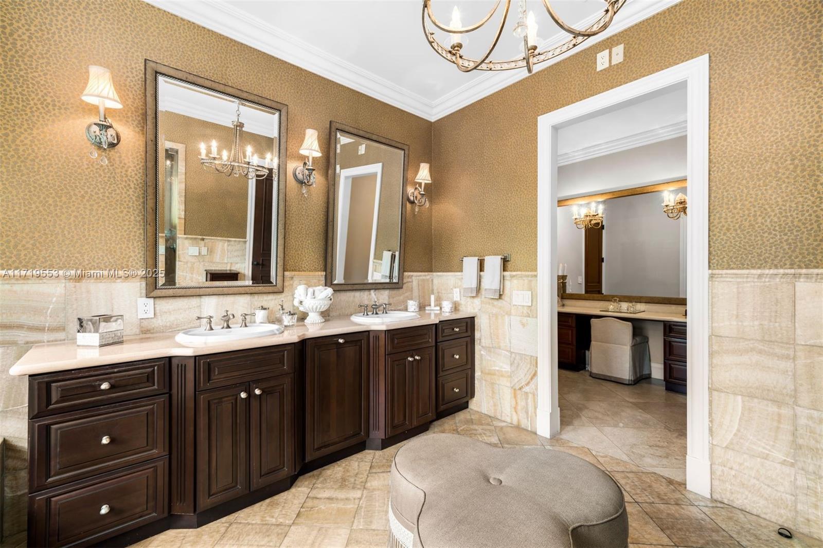 COLLINS HEIGHTS - Residential
