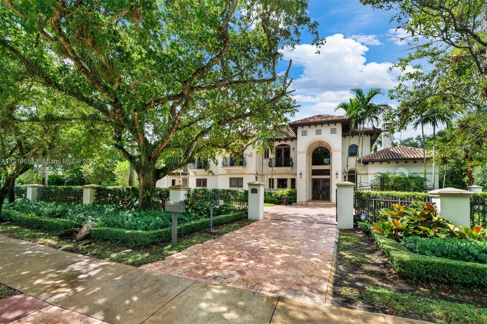 COLLINS HEIGHTS - Residential