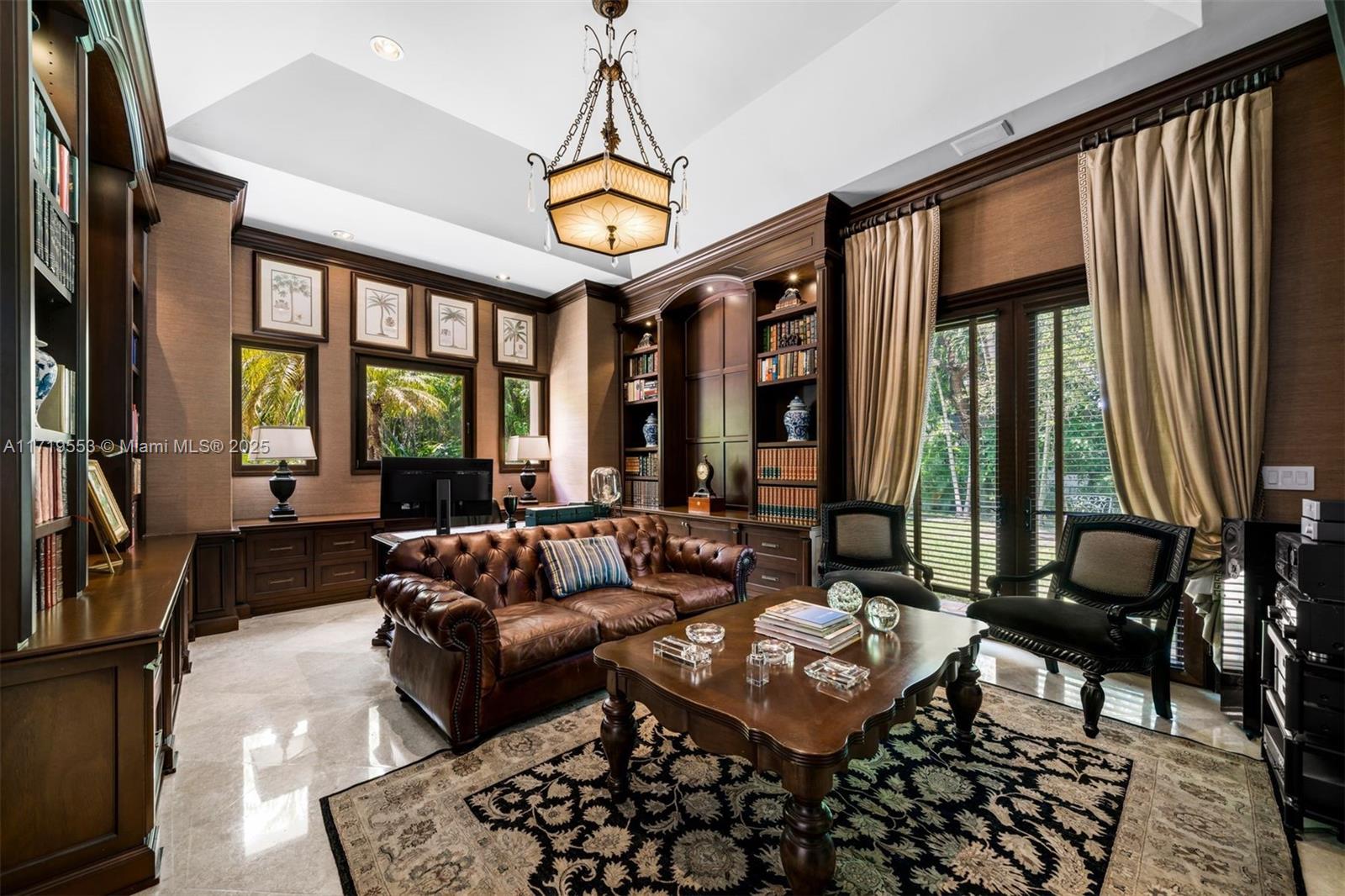 COLLINS HEIGHTS - Residential