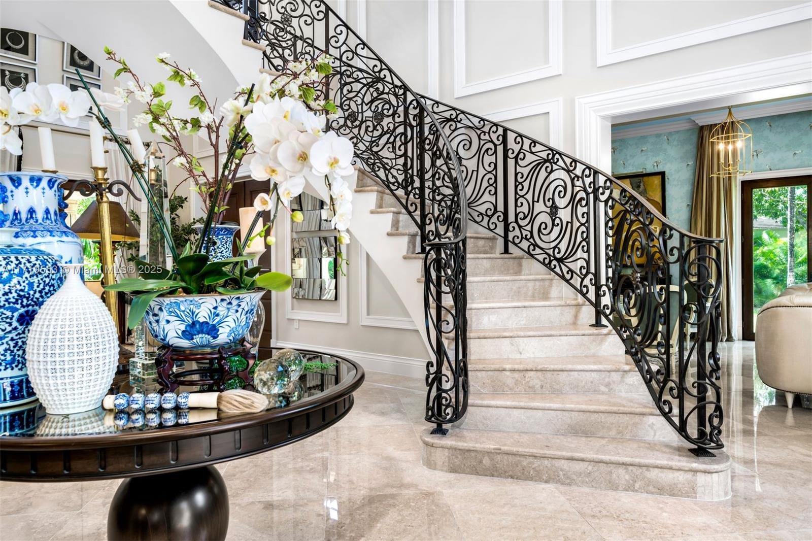 COLLINS HEIGHTS - Residential