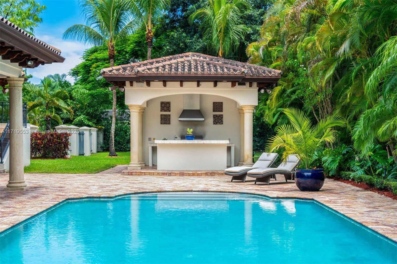 COLLINS HEIGHTS - Residential