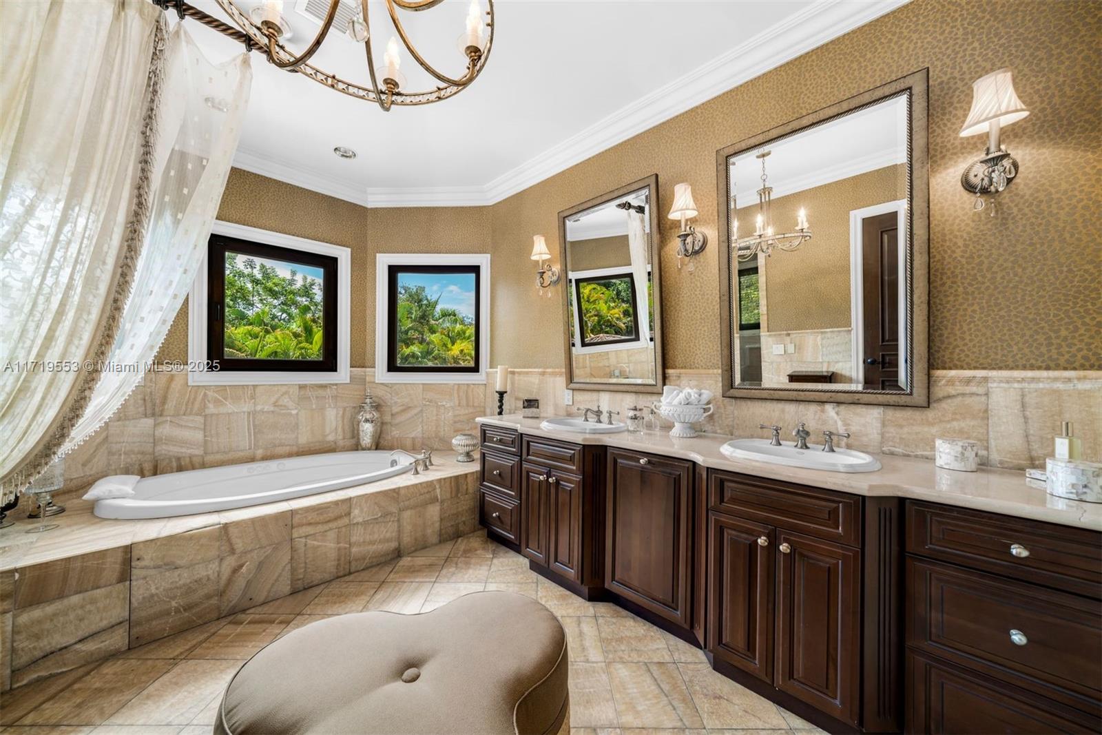 COLLINS HEIGHTS - Residential