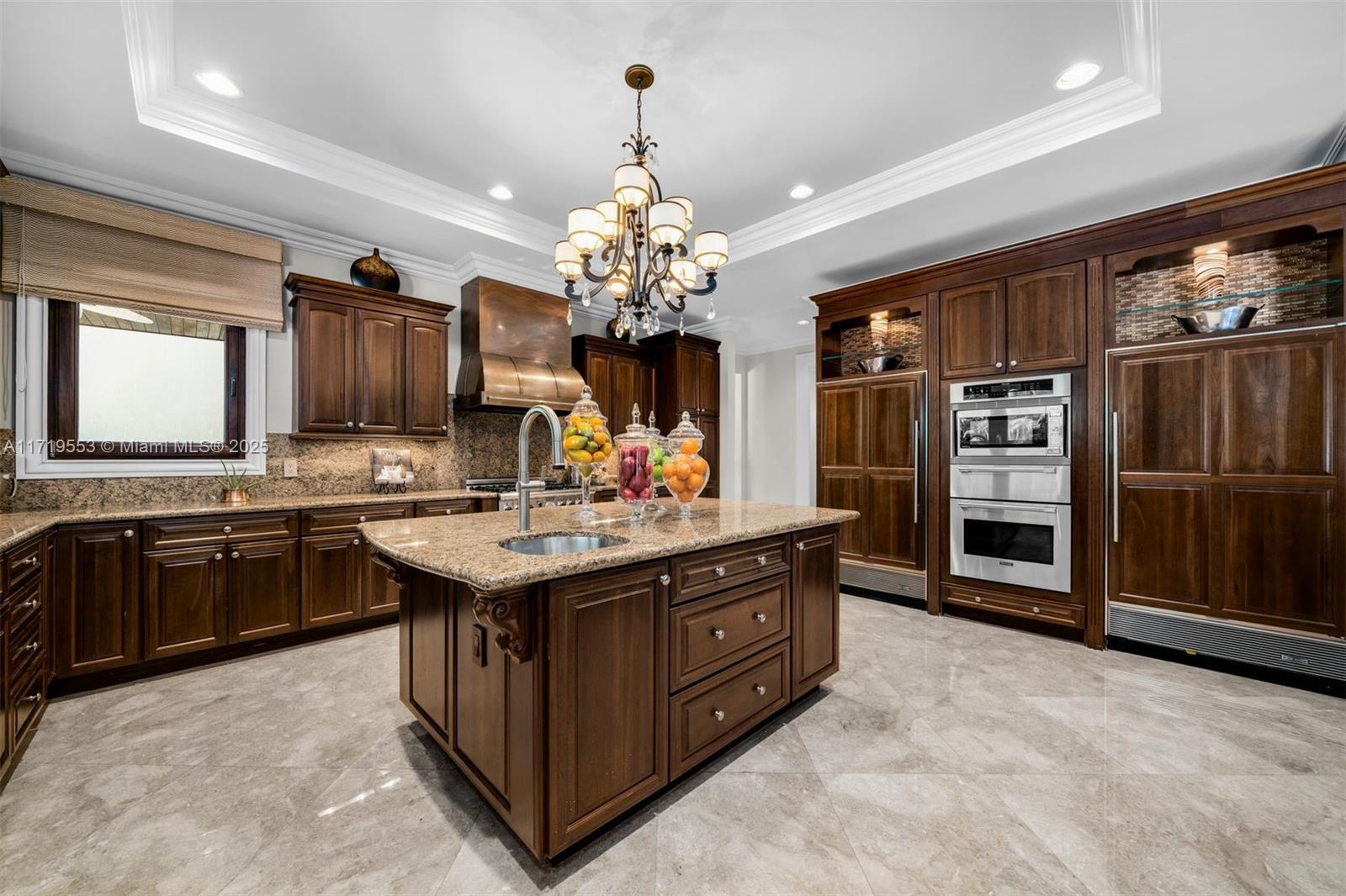 COLLINS HEIGHTS - Residential