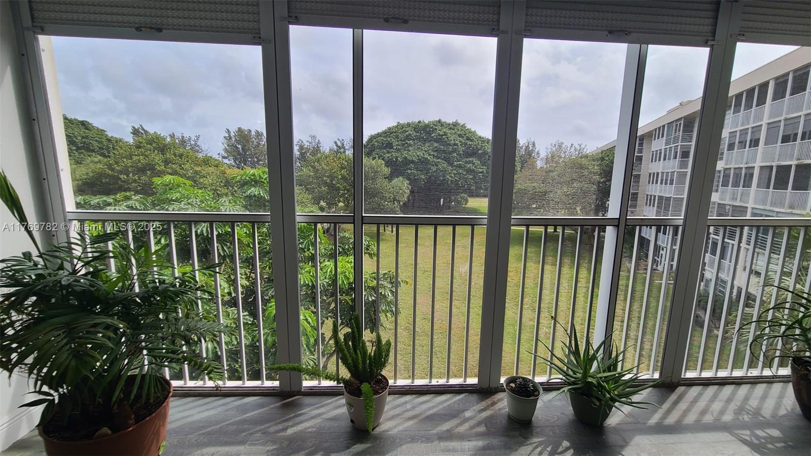 NO 16 PALM-AIRE COUNTRY C - Residential