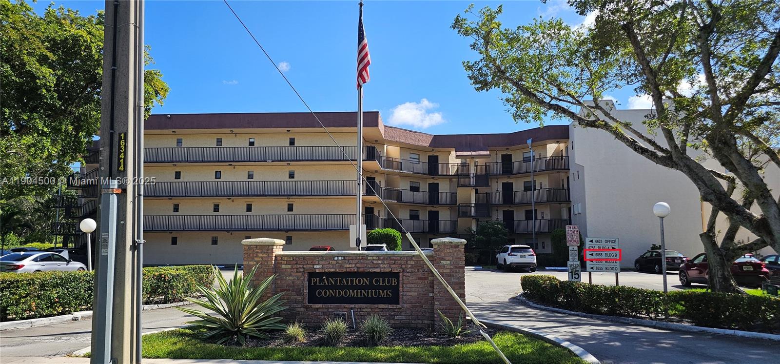 PLANTATION CLUB B CONDO - Residential