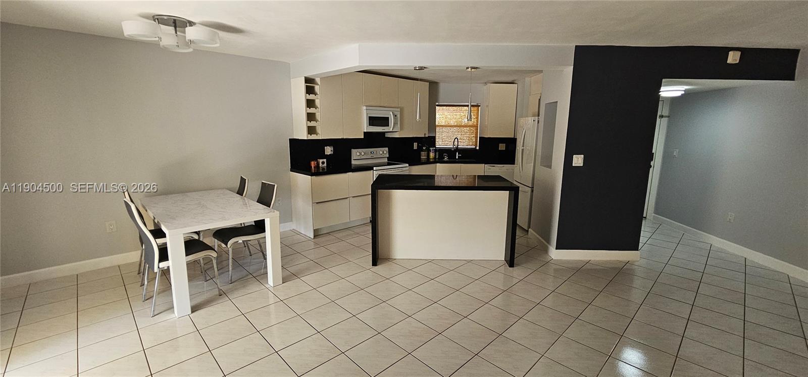 PLANTATION CLUB B CONDO - Residential