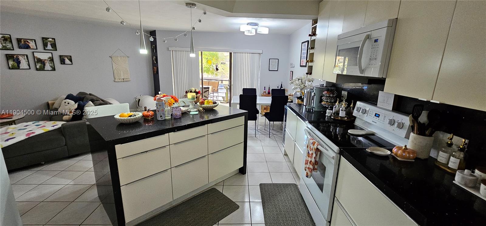 PLANTATION CLUB B CONDO - Residential