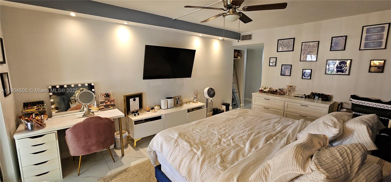 PLANTATION CLUB B CONDO - Residential