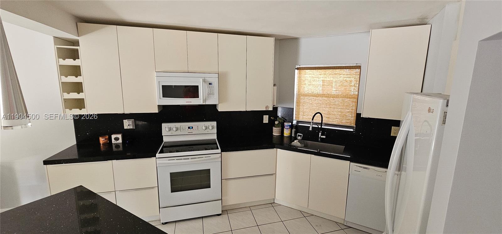 PLANTATION CLUB B CONDO - Residential