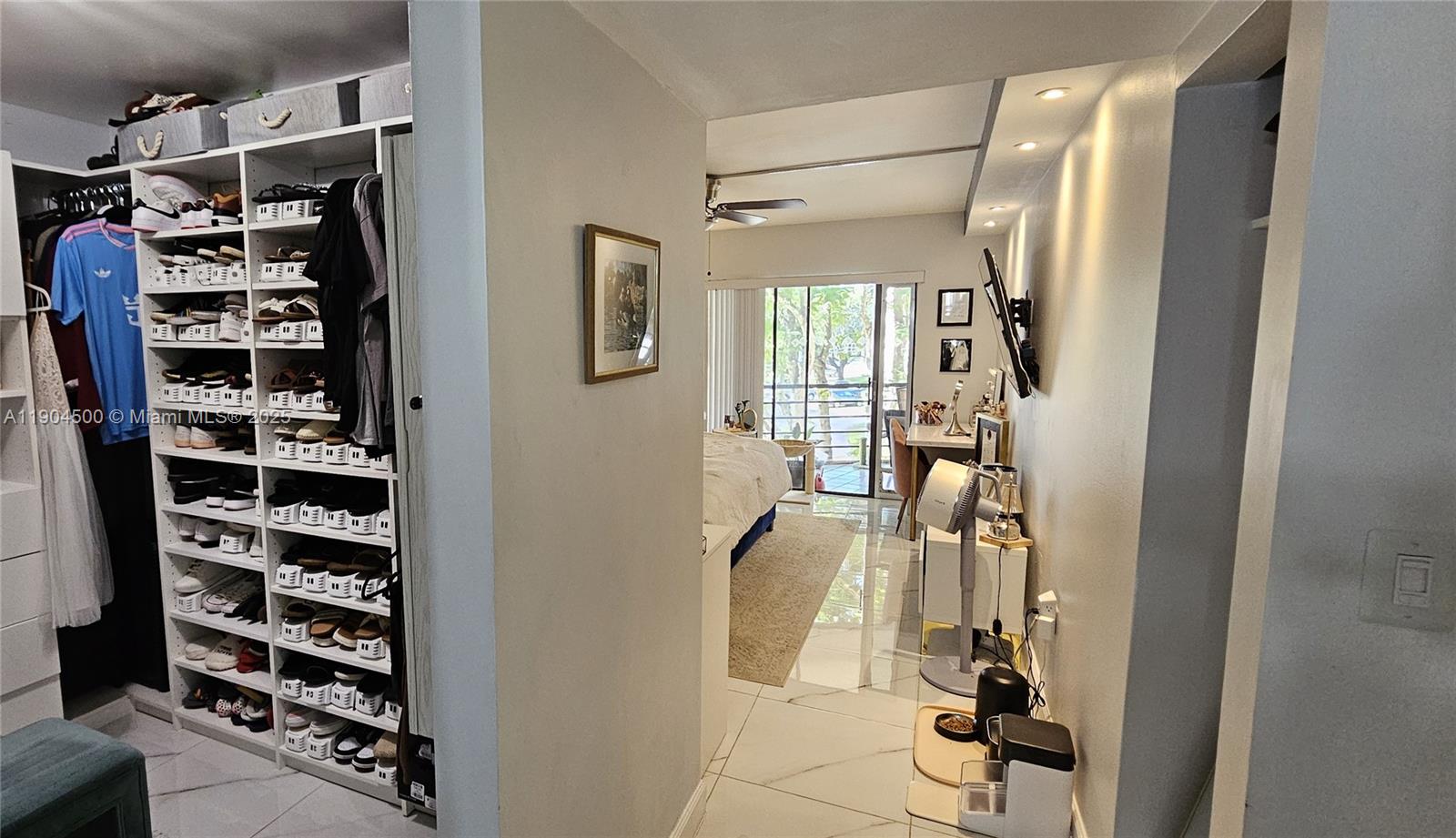 PLANTATION CLUB B CONDO - Residential