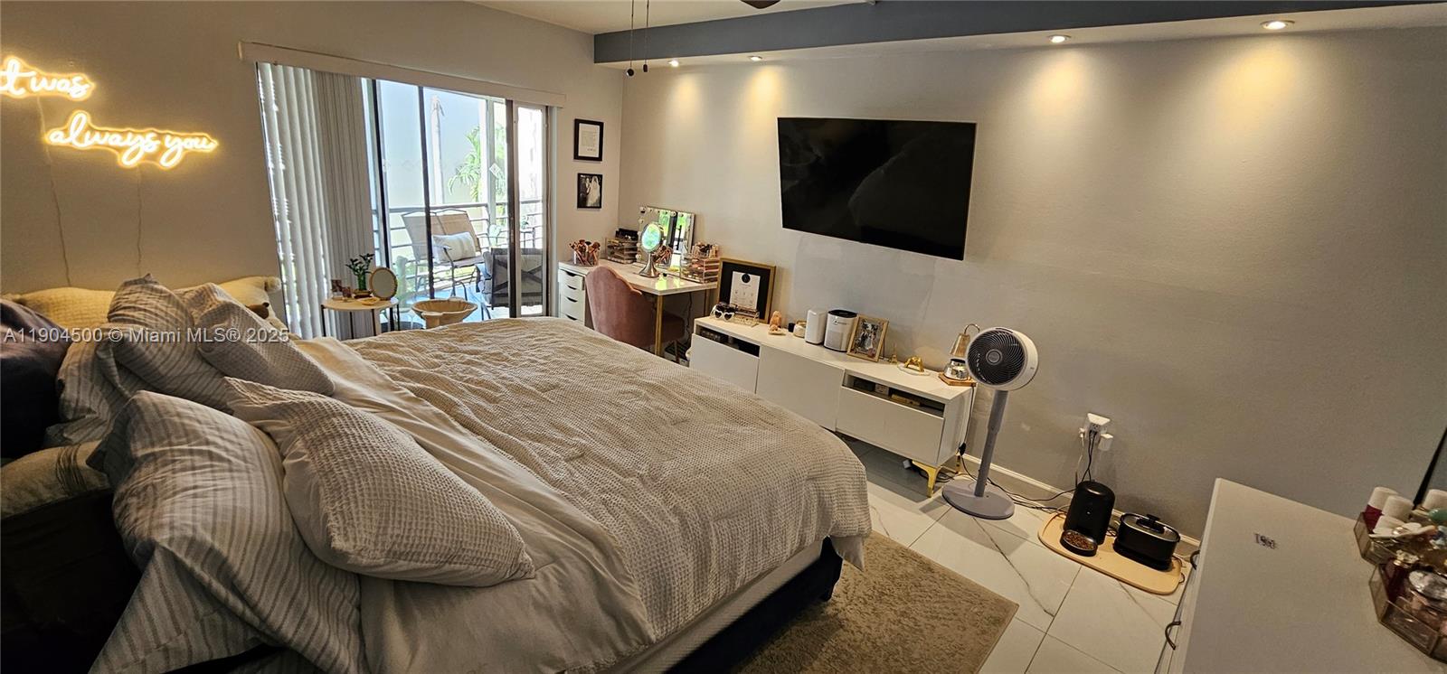 PLANTATION CLUB B CONDO - Residential